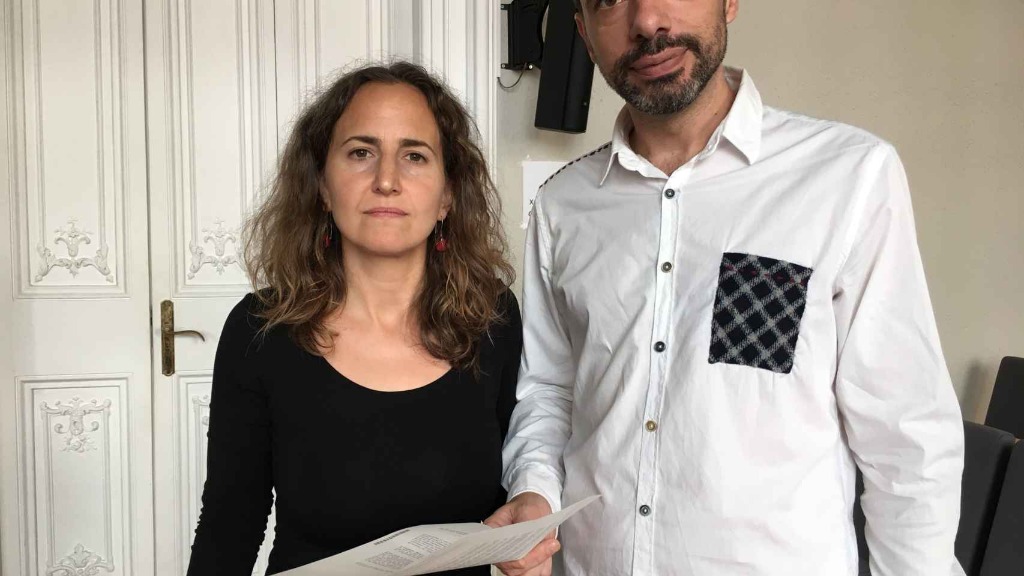 Dylan Tarín asesorando a cliente sobre sanción vivienda turística